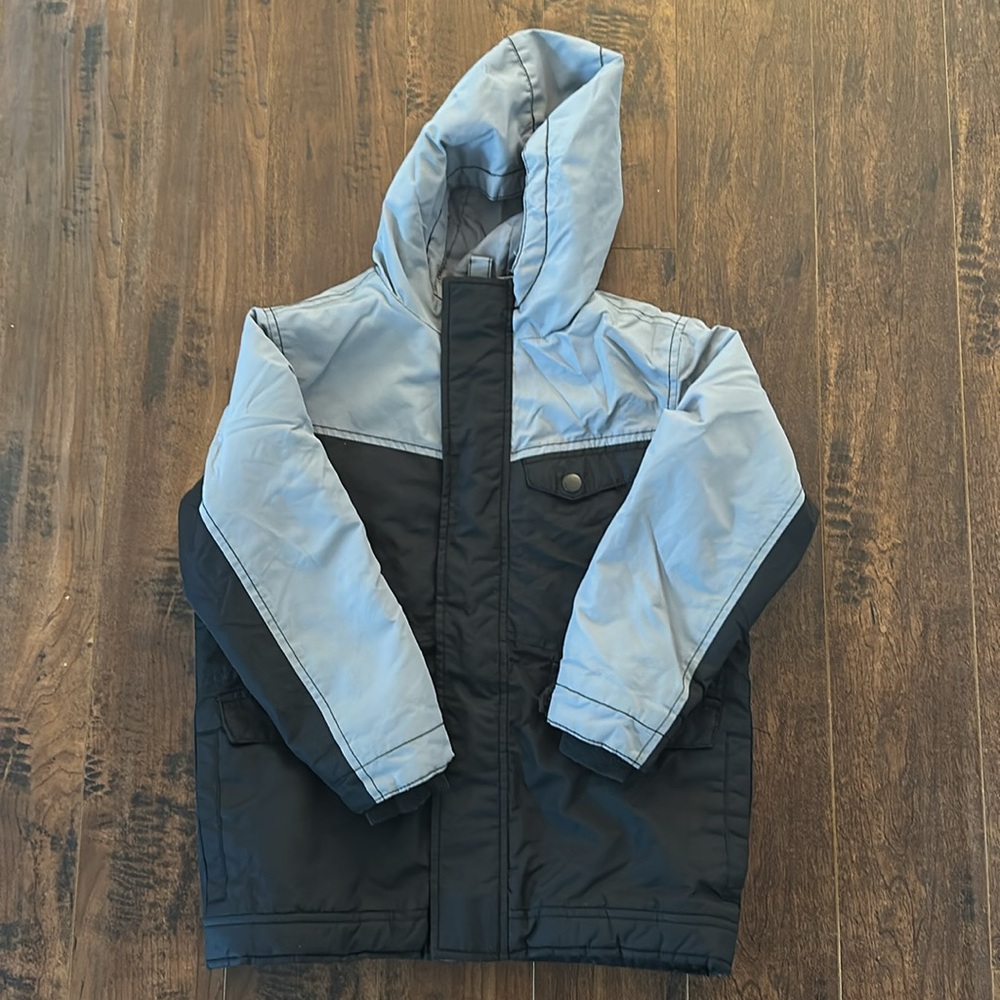 Old navy snow jacket size s (6-7)
